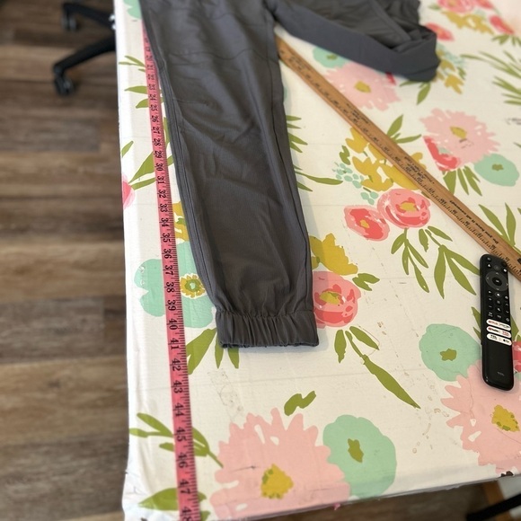 NWT Plugg stretch, technical joggers, size small, gray - Picture 7 of 9